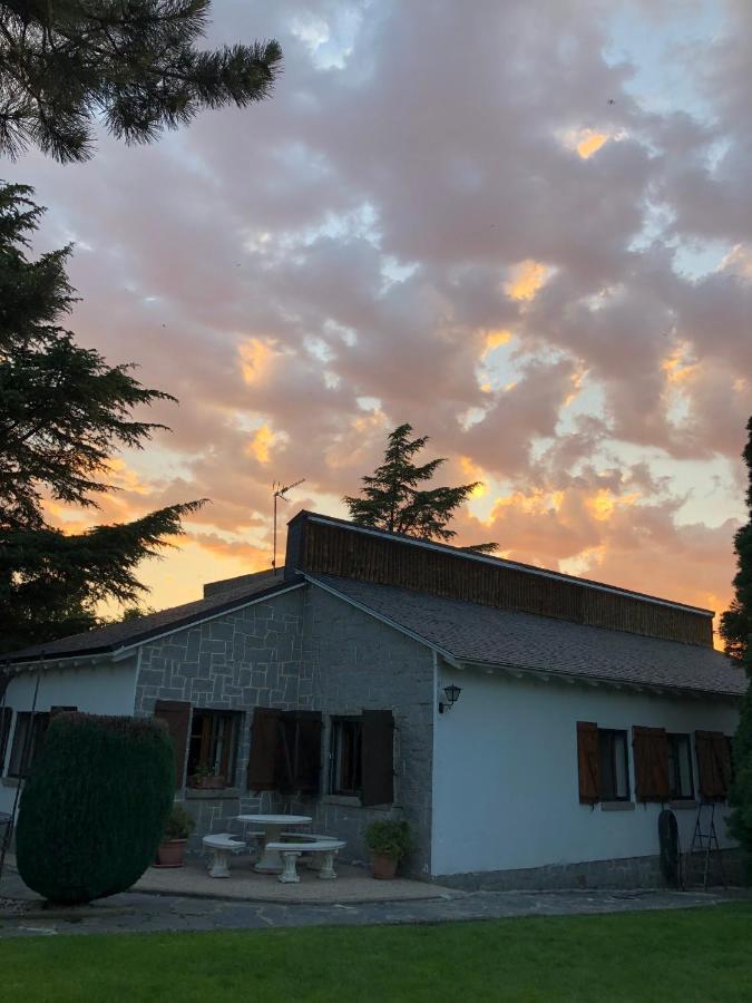 Villa Aurelia - Casa De Campo Con Jardin Y Piscina Entre Madrid Y Segovia Ortigosa del Monte ภายนอก รูปภาพ
