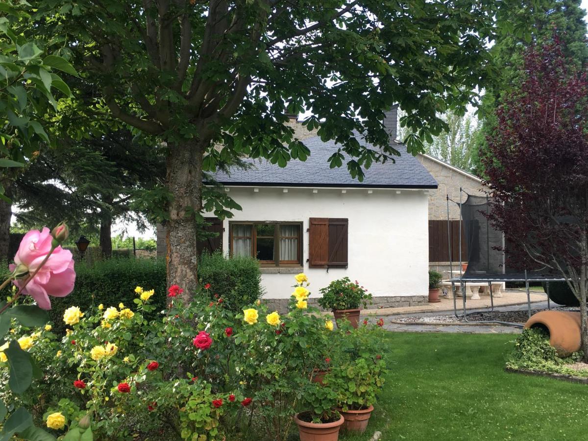 Villa Aurelia - Casa De Campo Con Jardin Y Piscina Entre Madrid Y Segovia Ortigosa del Monte ภายนอก รูปภาพ